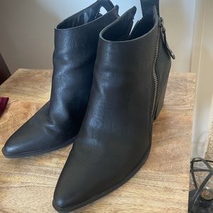 9.5 black short booties